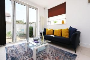 Comfortable Stay on Cathedral Road!