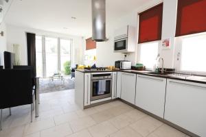 Comfortable Stay on Cathedral Road!