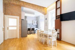 Chic & Central Getaway Dob 20