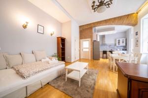 Chic & Central Getaway Dob 20