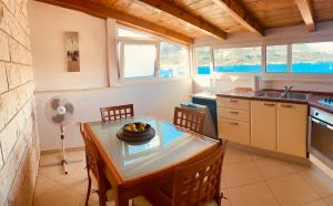 Apartment Korcula Dari, Sea view, Parking, near Korcula