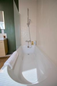 Maisons de vacances La Cigogne, Maison familiale en bord de Mer a Surtainville, Cote des Isles, 3 chambres, Intendance Luxury Host : photos des chambres