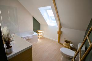Maisons de vacances La Cigogne, Maison familiale en bord de Mer a Surtainville, Cote des Isles, 3 chambres, Intendance Luxury Host : photos des chambres