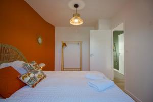 Maisons de vacances La Cigogne, Maison familiale en bord de Mer a Surtainville, Cote des Isles, 3 chambres, Intendance Luxury Host : photos des chambres