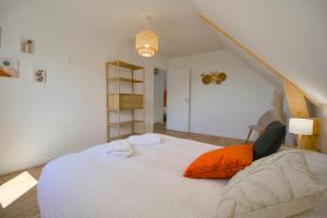 Maisons de vacances La Cigogne, Maison familiale en bord de Mer a Surtainville, Cote des Isles, 3 chambres, Intendance Luxury Host : photos des chambres