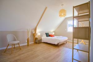 Maisons de vacances La Cigogne, Maison familiale en bord de Mer a Surtainville, Cote des Isles, 3 chambres, Intendance Luxury Host : photos des chambres