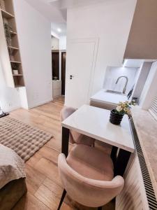 Central Park Krochmalna Atelier, Rondo ONZ Metro