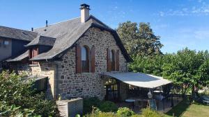 Appartements Gite Bellevue - Domaine de la chapelle en Correze : Appartement - Vue sur Jardin