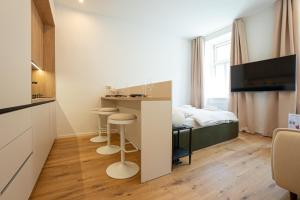 Elegant studio with king-size bed Self check-in