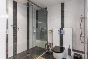 Spacious apartment with sea view in Antibes