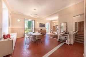 Villas Iconic village house in Provence - Tastefully renovated breathtaking views : photos des chambres