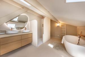 Villas Iconic village house in Provence - Tastefully renovated breathtaking views : photos des chambres