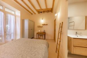 Villas Iconic village house in Provence - Tastefully renovated breathtaking views : photos des chambres