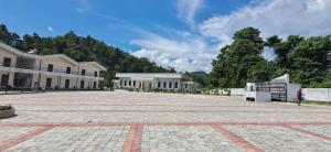 Hotel Quick Twenty and Riverside Pvt Ltd - 3hvězdičkové hotely ve městě Bākhri Kharka