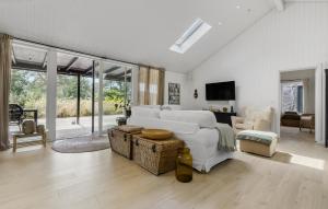 4 Bedroom Nice Home In Ebeltoft