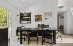 4 Bedroom Nice Home In Ebeltoft