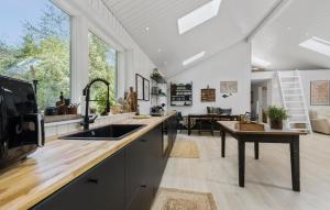 4 Bedroom Nice Home In Ebeltoft