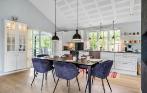 Beautiful Home In Ejstrupholm With Wifi