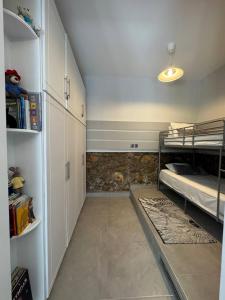 I Kastoria Book House with Garden motorbike friendly
