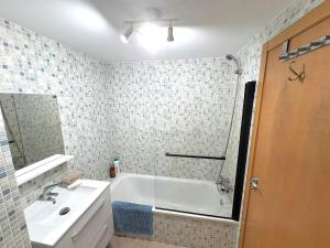 Modern and Cozy Apartment in Casares del Sol-Up to 6 Guests