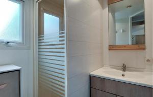 Campings Gorgeous Stacaravan In Saint-Paul-Les-Dax : photos des chambres
