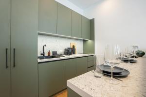 Modern stay with king-size bed Self check-in