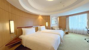 Makati Shangri-La, Manila