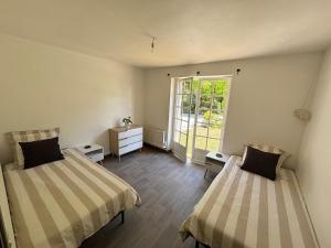 Maisons de vacances La Grande Sapiniere Pendivigage : photos des chambres