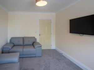 Dawson Park 5 - Uk12664