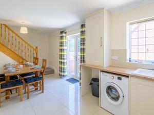 Dawson Park 5 - Uk12664