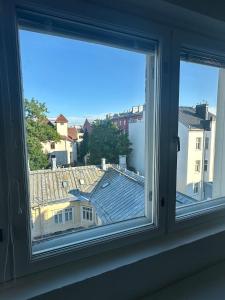 Stylish 2 Bed Central Apartment with Park View