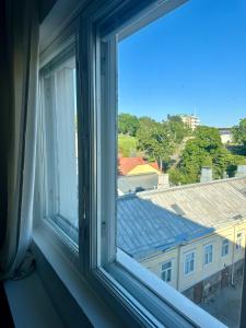 Stylish 2 Bed Central Apartment with Park View