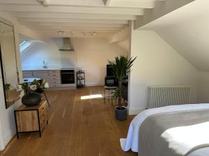 Hope Valley - Studio - Sleeps 2 - Parking