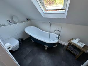 Hope Valley - Studio - Sleeps 2 - Parking