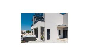 2 Bedroom Gorgeous Apartment In Vodice 