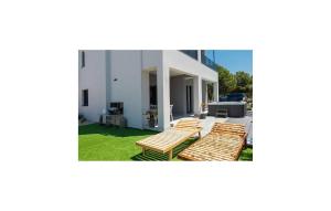 2 Bedroom Gorgeous Apartment In Vodice 