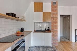 Louise Apartment Old Town Charm on Długa Street