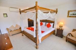 Villa Santai - Fabulous beachfront villa, pool & jacuzzi