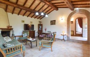 2 Bedroom Stunning Home In Casacastalda