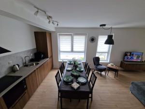 Miejski Las Apartament z 2 sypialniami ,garażem i tarasem