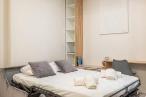 Quiet, Minimalist Studio in 16th - 2min from Metro
