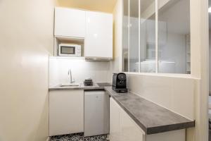 Quiet, Minimalist Studio in 16th - 2min from Metro