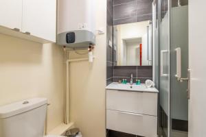 Quiet, Minimalist Studio in 16th - 2min from Metro