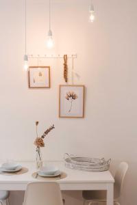 White Flat by GrazRentals with cool location & free parking