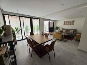 Private entrance and self check in مدخل خاص و دخول ذاتي