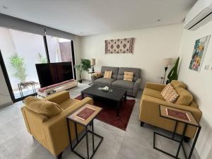 Private entrance and self check in مدخل خاص و دخول ذاتي