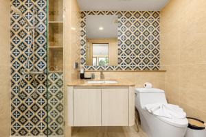 Suite Luna Pool and Gym Access The Ozone Condo