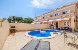 3 Bedroom Stunning Home In Miami Platja