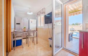 3 Bedroom Stunning Home In Miami Platja