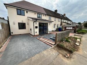 House near Oxford up to 6 guests